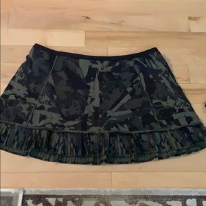 City sky run by luluemon skirt